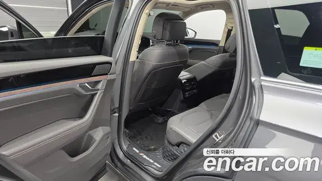 Volkswagen Touareg 2023 — Şəkil 12/20