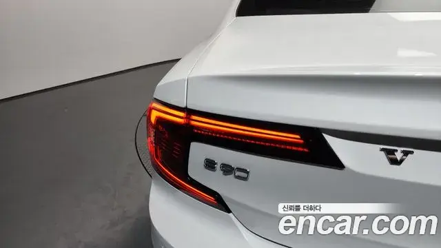 Volvo S90 2021 — ფოტო 32/36