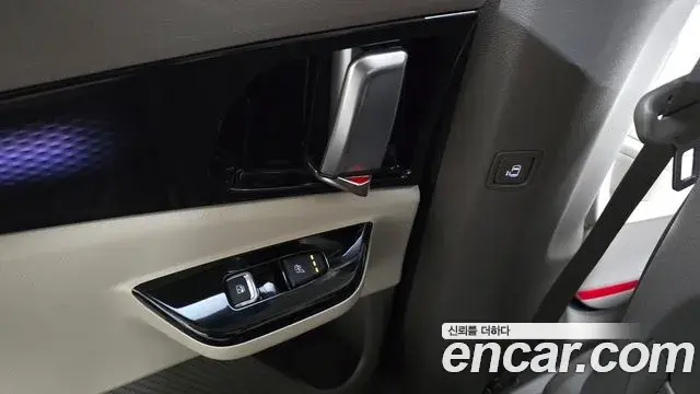 Kia Carnival 2023 — Фото 19/20