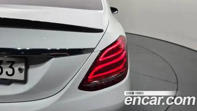Mercedes-Benz C-Class 2018 — Photo 24/30