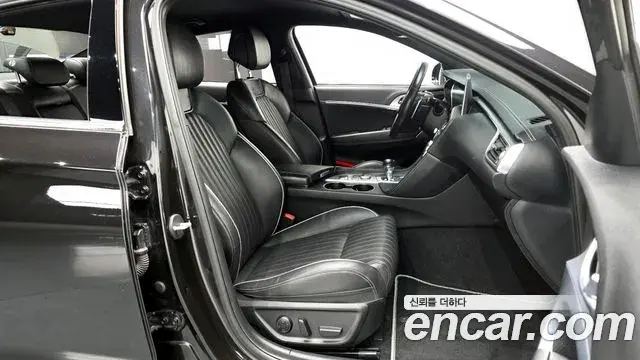 Genesis G70 2019 — Photo 16/19