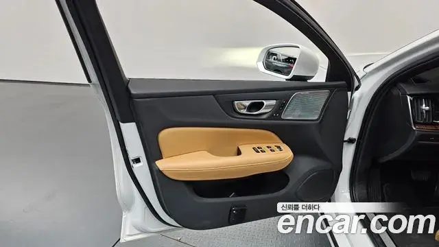 Volvo S60 2023 — Şəkil 32/38