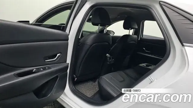 Hyundai The New Avante Hybrid 2022 — Şəkil 19/20