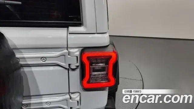 Jeep Wrangler 2019 — Şəkil 17/33