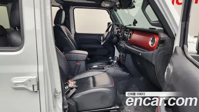 Jeep Wrangler 2019 — Şəkil 25/33