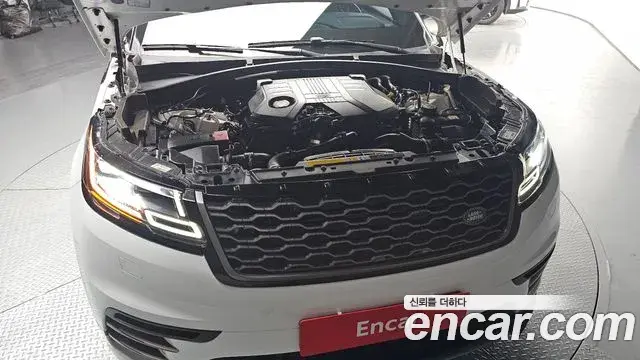 Land Rover Range Rover Velar 2018 — Photo 17/33