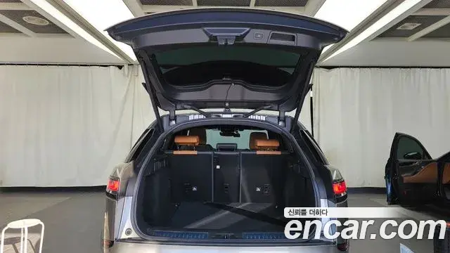 Land Rover Range Rover Velar 2018 — Şəkil 9/34