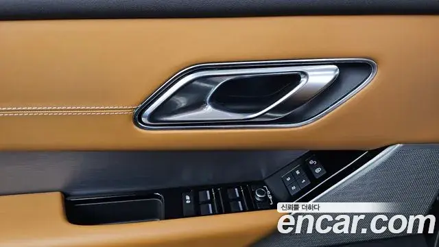 Land Rover Range Rover Velar 2018 — Şəkil 28/34