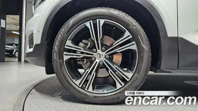 Volvo XC40 2022 — ფოტო 24/30