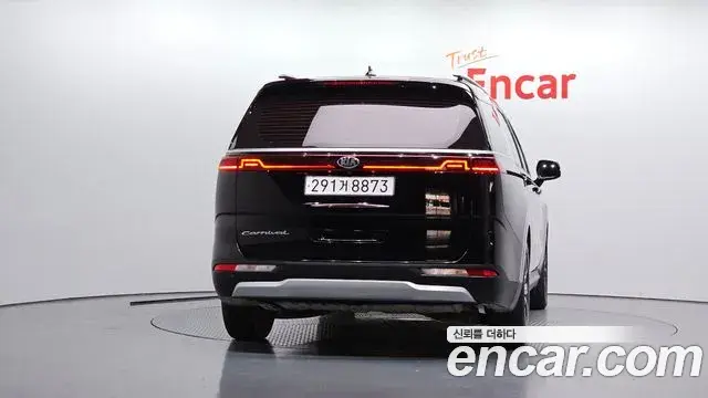 Kia Carnival 2021 — Фото 4/20