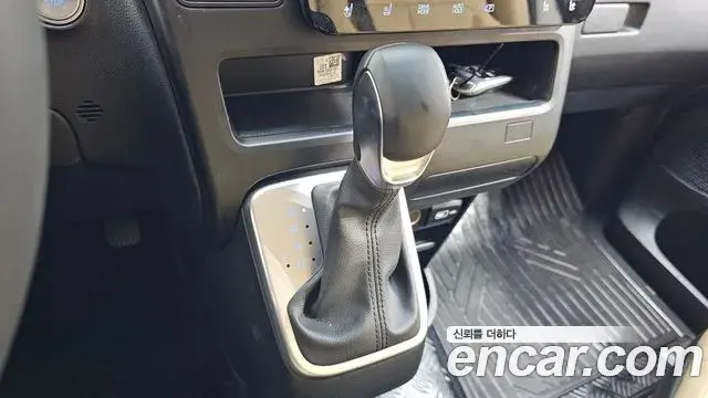 Hyundai Staria 2023 — Şəkil 13/31