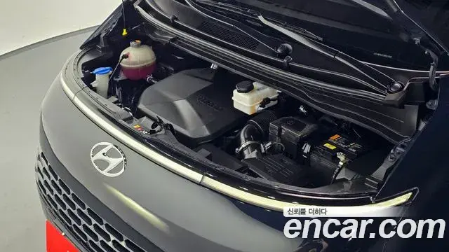 Hyundai Staria 2024 — Photo 3/32