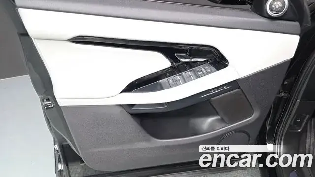 Land Rover Range Rover Evoque 2024 — ფოტო 15/34