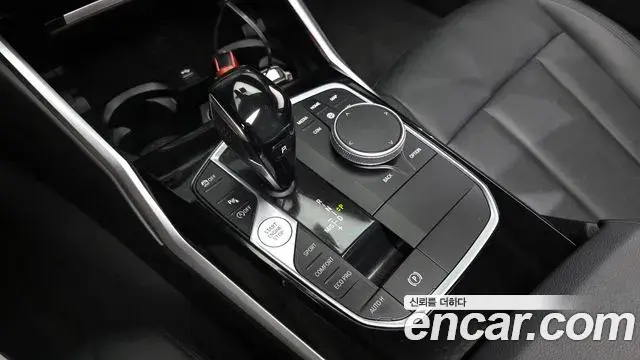 BMW 3 Series 2019 — Photo 17/31