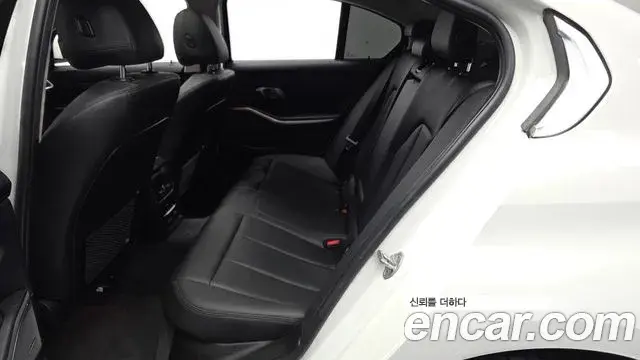 BMW 3 Series 2019 — Photo 13/31