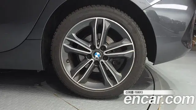 BMW 1 Series 2020 — Şəkil 13/30