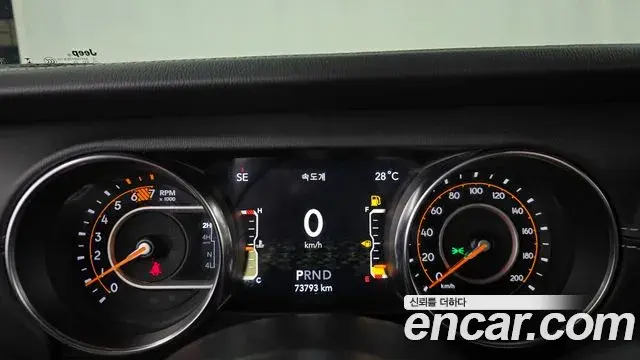 Jeep Wrangler 2022 — ფოტო 18/31