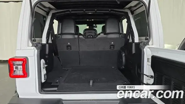 Jeep Wrangler 2022 — ფოტო 16/31