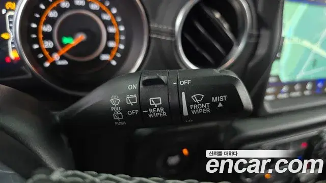 Jeep Wrangler 2022 — ფოტო 13/31