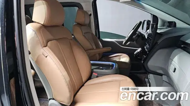 Hyundai Staria 2021 — ფოტო 11/31