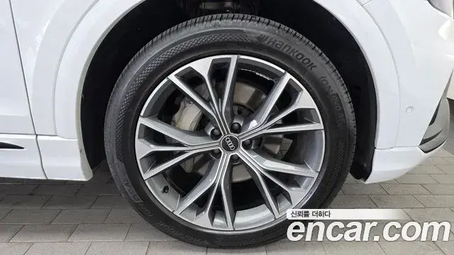Audi Q8 2022 — Photo 29/33