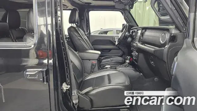 Jeep Wrangler 2021 — Photo 25/30