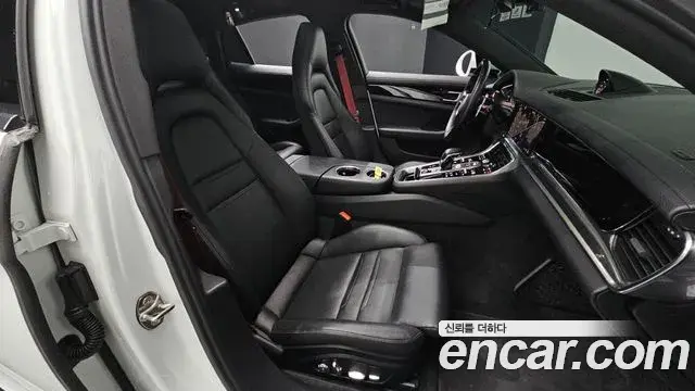Porsche Panamera 2021 — ფოტო 34/34