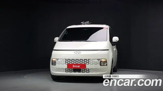 Hyundai Staria 2023 — Photo 2/20
