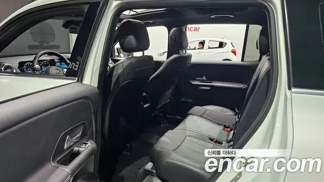 Mercedes-Benz GLB-Class 2021 — Фото 11/20