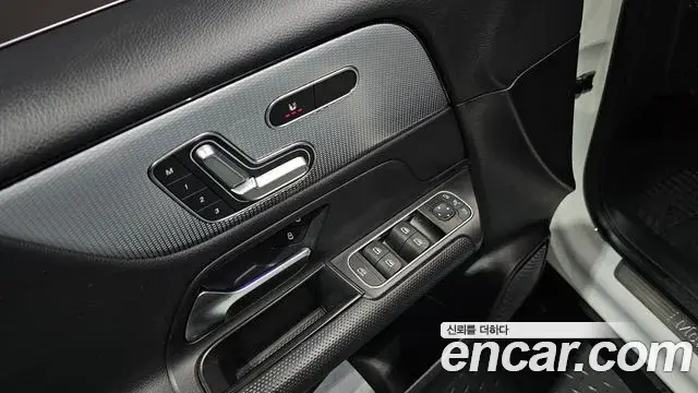 Mercedes-Benz GLB-Class 2021 — Фото 16/20