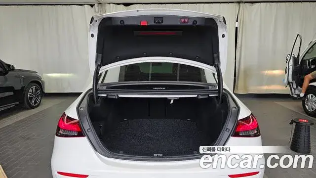 Mercedes-Benz E-Class 2020 — Photo 3/34