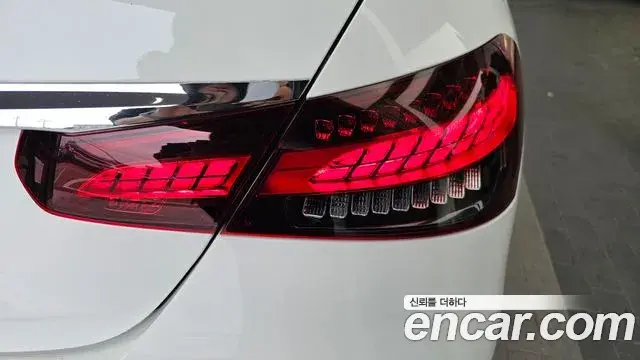 Mercedes-Benz E-Class 2020 — Photo 31/34