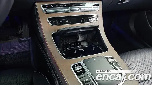 Mercedes-Benz E-Class 2020 — Photo 29/34