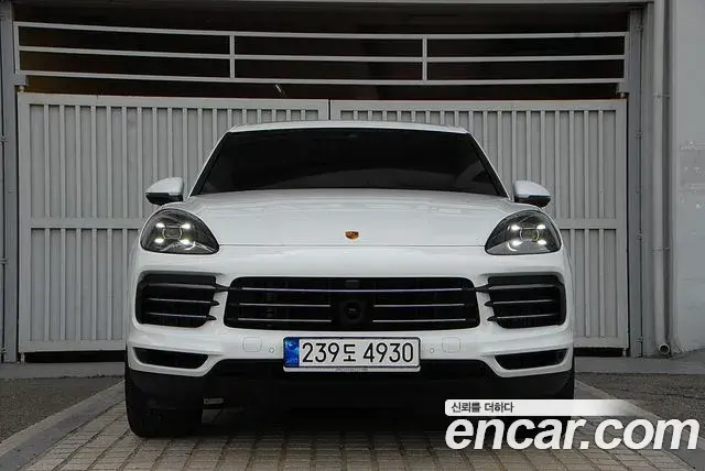 Porsche Cayenne 2023 — ფოტო 2/20