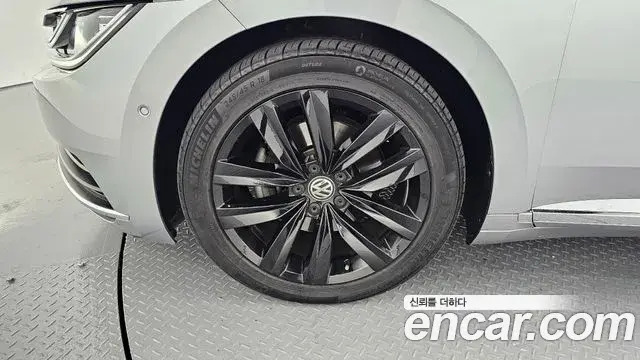 Volkswagen Arteon 2019 — Şəkil 10/20