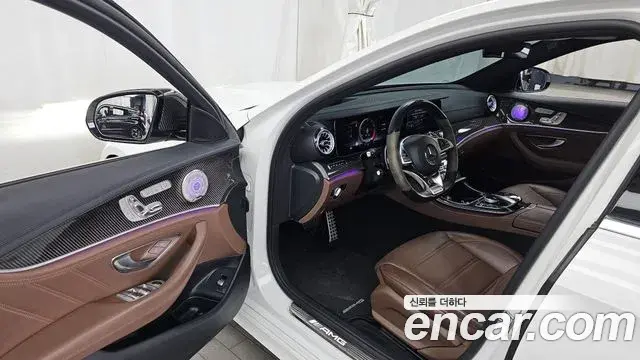 Mercedes-Benz E-Class 2018 — Фото 10/20
