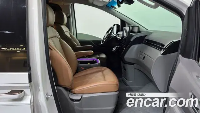 Hyundai Staria 2024 — ფოტო 7/38