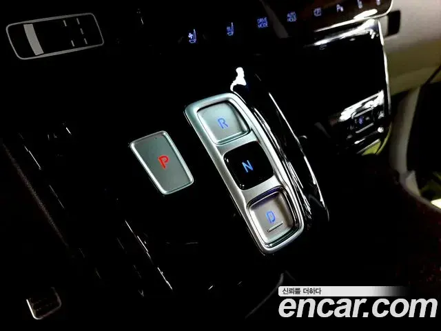 Hyundai Staria 2024 — Фото 7/20