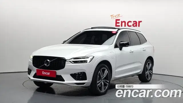 Volvo XC60 2021 — ფოტო 1/31