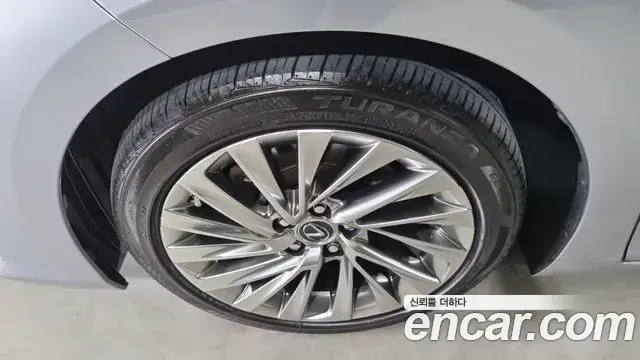 Lexus ES300h 2023 — Şəkil 7/17