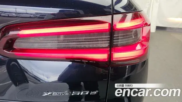 BMW X5 2021 — Photo 17/35