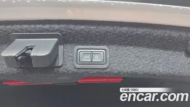 Audi A6 2023 — ფოტო 28/34