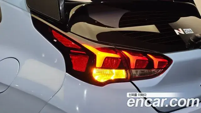 Hyundai Veloster 2019 — ფოტო 15/30