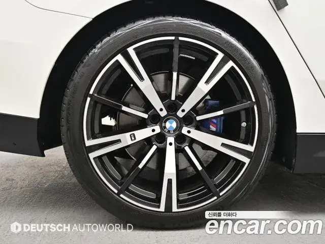 BMW 5 Series 2025 — ფოტო 7/20