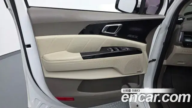 Kia Carnival 2021 — Şəkil 17/31