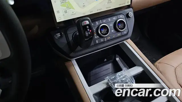 Land Rover Defender 2026 — Photo 9/20