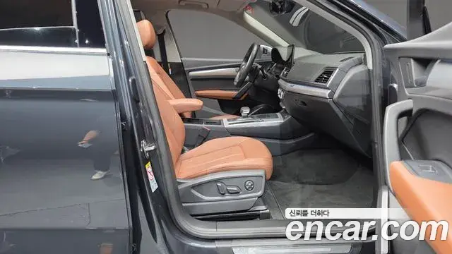 Audi Q5 2022 — Şəkil 24/32