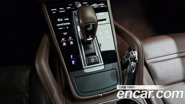 Porsche Cayenne 2022 — Şəkil 27/38