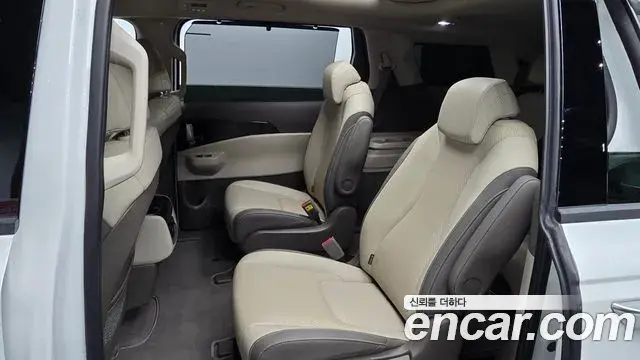 Kia Carnival 2023 — Şəkil 27/31