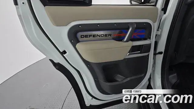 Land Rover Defender 2022 — Şəkil 25/31